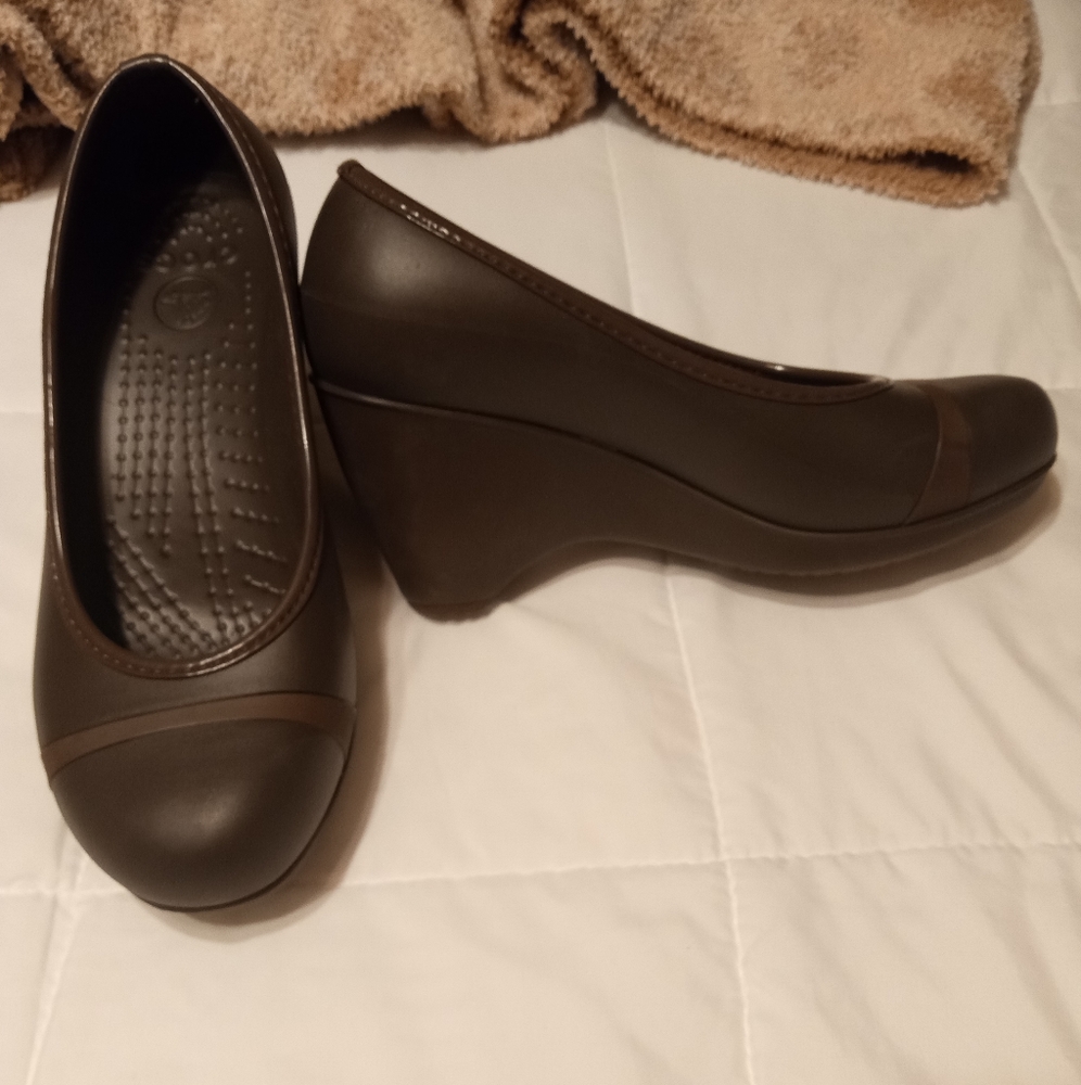 Crocs pumps